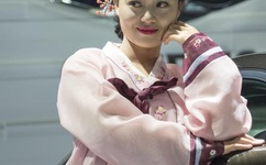 《朋友年轻的妈妈》中字头歌词